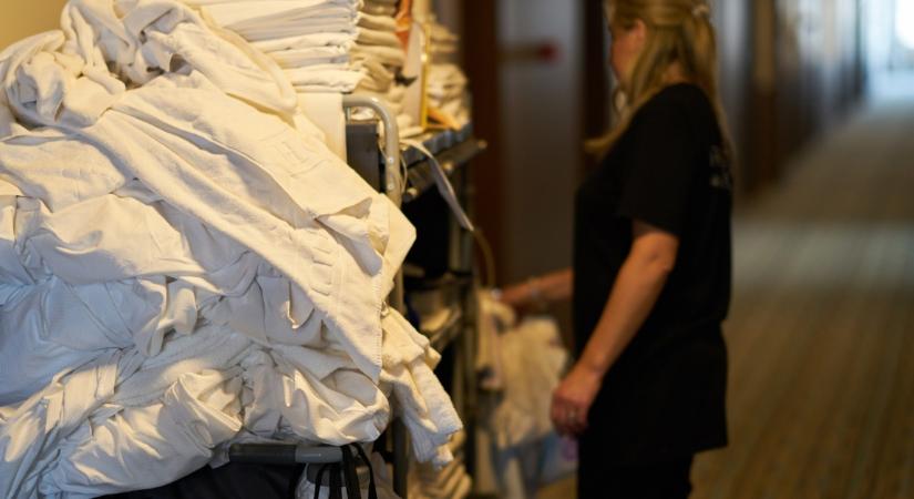 Két év után hagyta el a hotelszobát a gamer: gyomorforgató, amit ott találtak