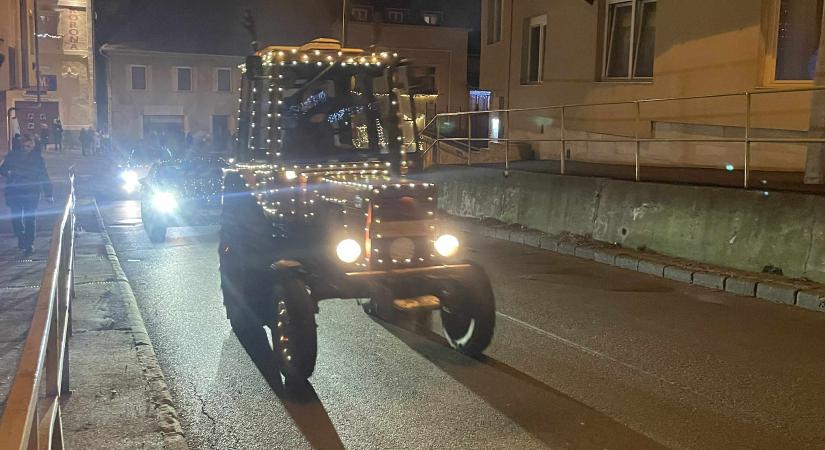 Jótékonyság volt a célja az egri fénykonvojnak- VIDEÓ