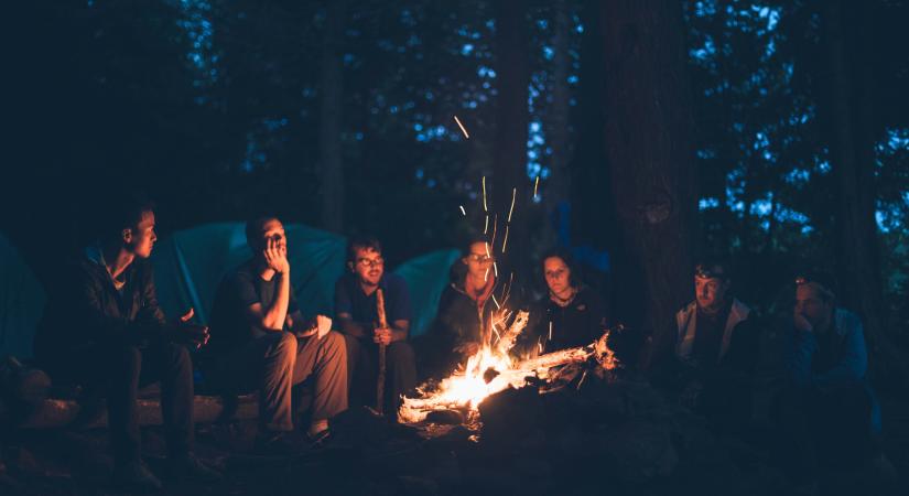 Emlékszel a retró dalokra, amiket tábortűznél és osztálykiránduláson énekeltünk gyerekkorunkban? Kvíz!