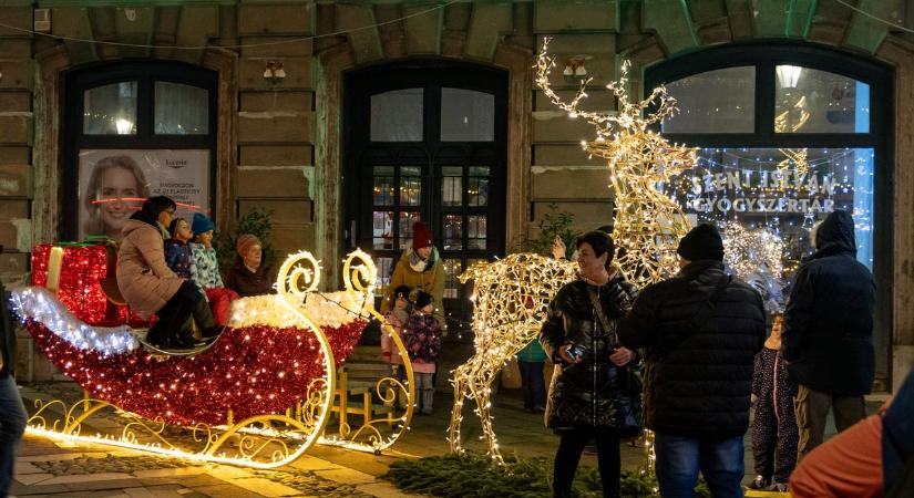 Ilyen volt az esztergomi adventi vásár - lenyűgöző fotókon a forgatag
