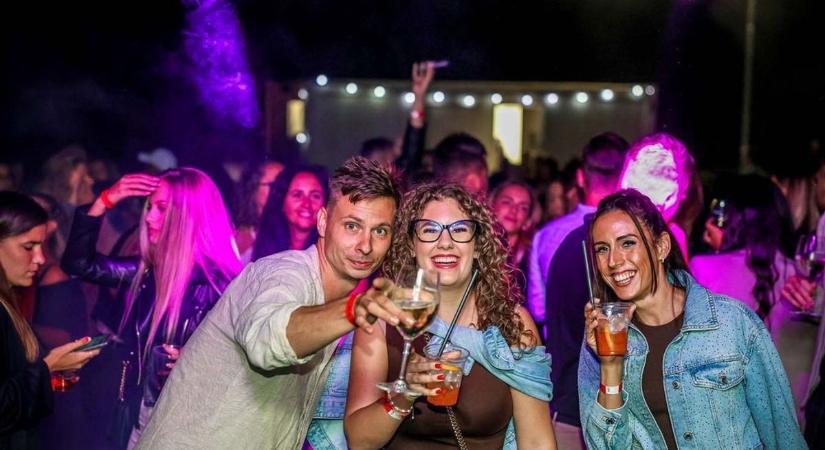 Hárommilliárd vagy egy korty sör? – van, aki a pénznél csak a pálinkát szereti jobban