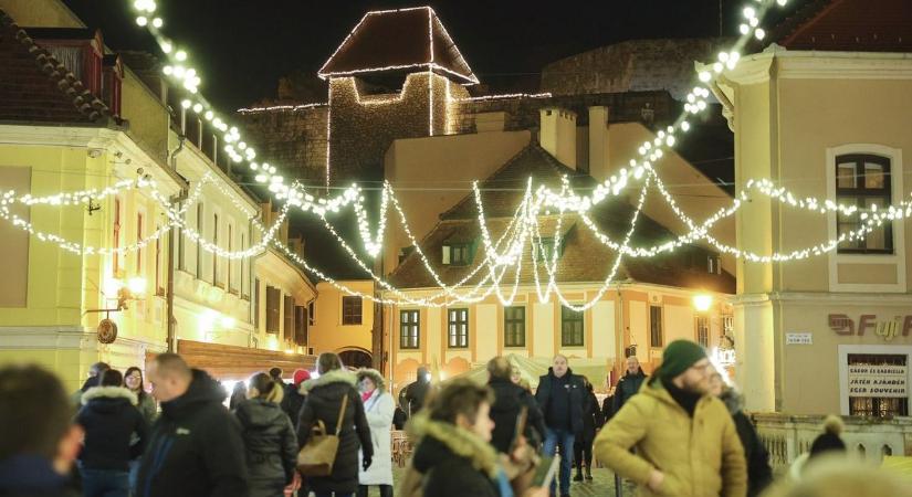 Hol volt még a Dobó téri forgatag? Jó, ha a Centrumot kidíszítették