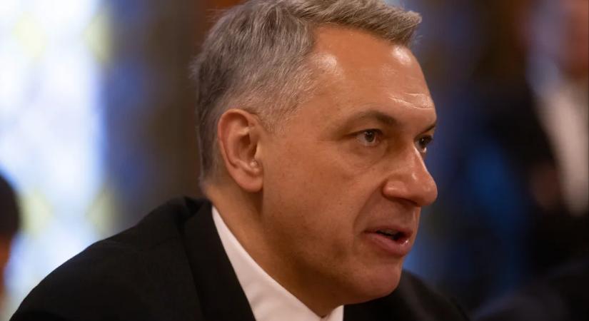 Lázár: Aki hajót vagy magánrepülőt vesz, azt a gazdagok között is a hülyébbekhez sorolom