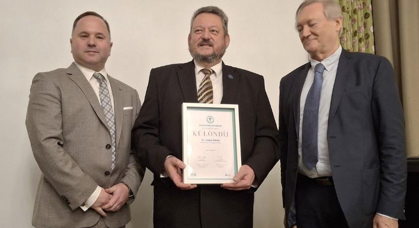Különdíjat kapott dr. Csaba Miklós Az év gyógyszerésze pályázaton