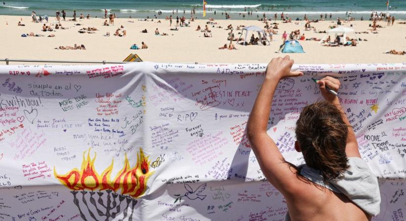 Trauma a tengerparton, tűzszertartás és jégmozdony a hét képein