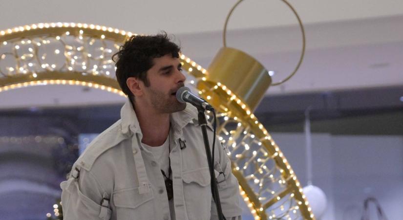 Tűzriadó, tömeg és megható karácsonyi üzenet: Freddie szegedi koncertje nagyot szólt