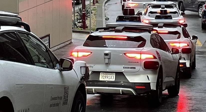Óriási dugókat okoztak a tömegesen megbénult önvezető robottaxik San Francisco-ban