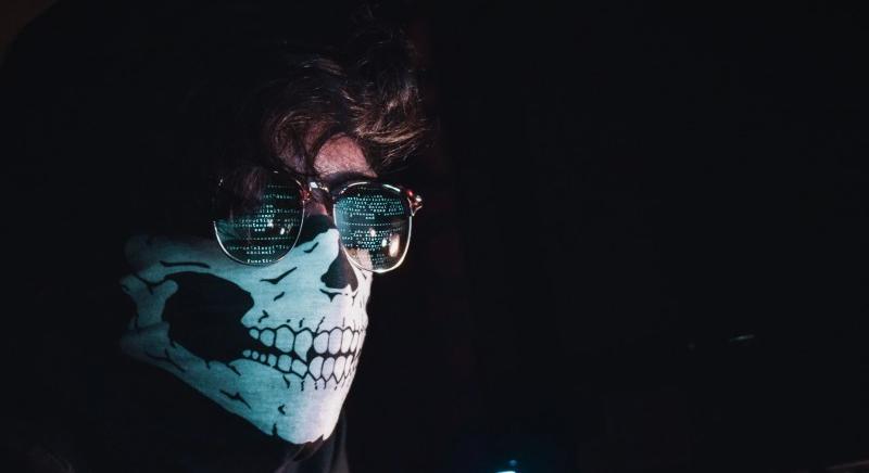 5 milliárd forintot csalt ki egy 23 éves srác a Coinbase felhasználóitól