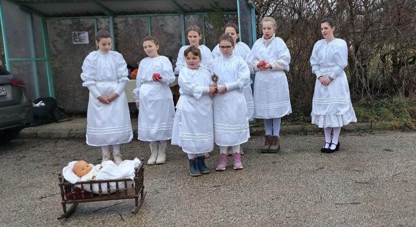 Felelevenítették a hagyományt Ajkarandeken (videó)