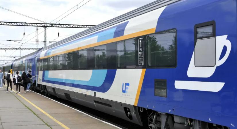 120 perces késésekre is számíthatnak, akik vasárnap Prágából vagy Pozsonyból Budapestre vonatoznak