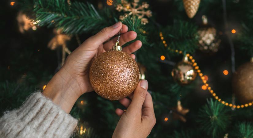 Betegségeket okozhatnak a karácsonyi díszek, ha rosszul tárolják őket