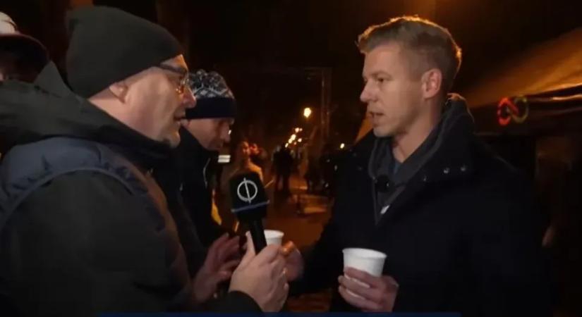 „Fogadja el, nincs benne méreg” – így tukmálta forralt borral a közmédia riporterét Magyar Péter