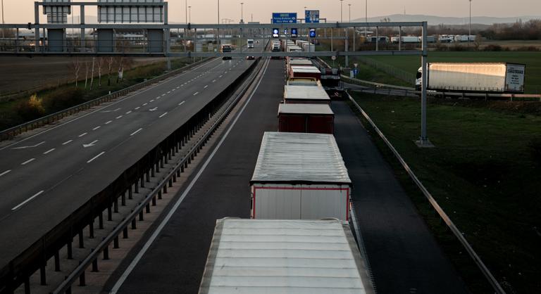 Megszólalt a minisztérium: Van megállapodás a fuvarozókkal