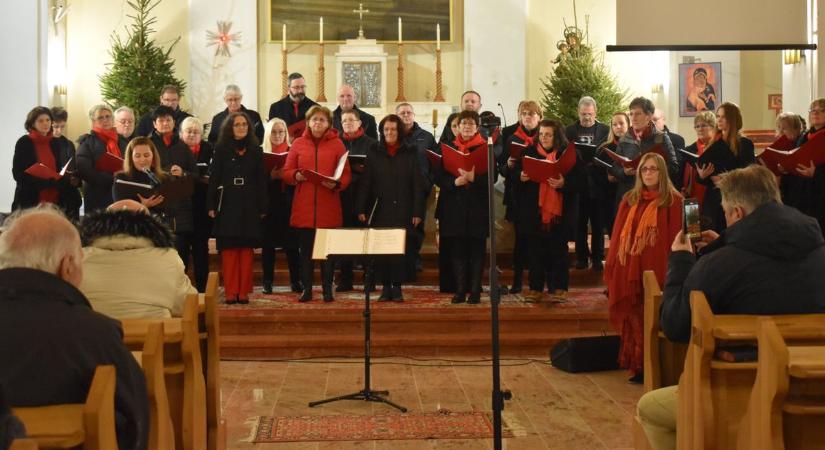 Kóruskoncerttel várták az ünnepet Marcaliban