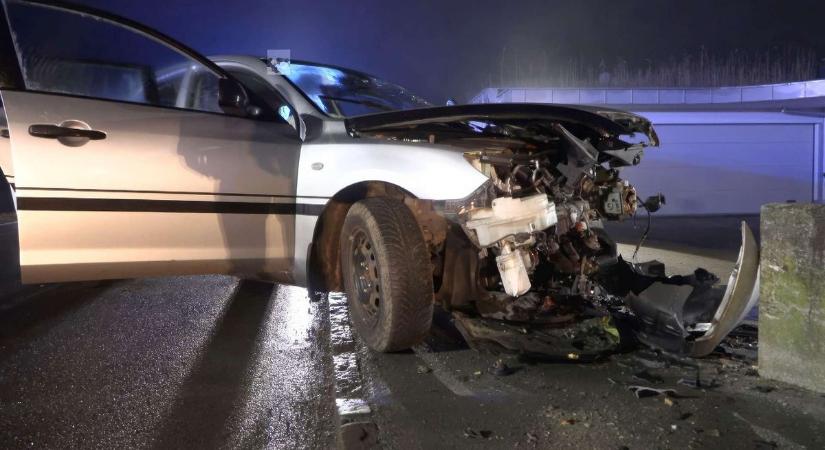 Tragédia: meghalt a kerítésnek csapódó autó sofőrje