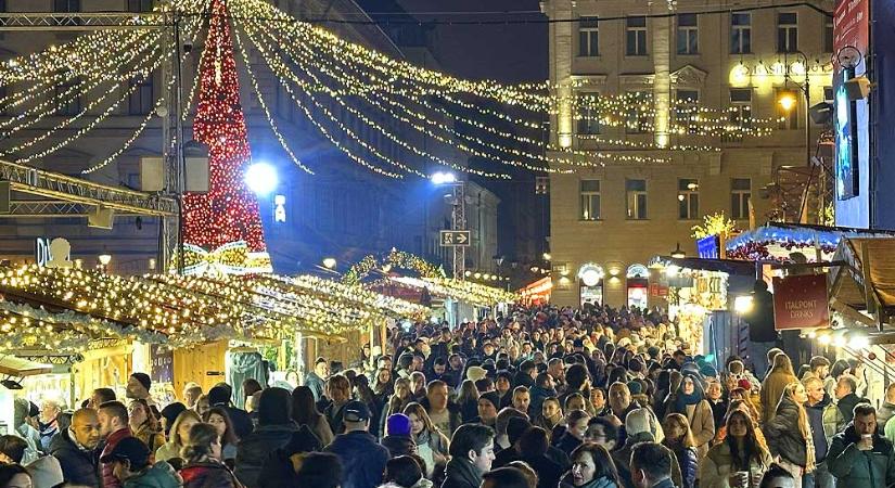 Budapest 5 legjobb karácsonyi vására, ma Aranyvasárnap – árak, szolgáltatások és VIDEÓ a Bazilikára vetített páratlan fényfestésről