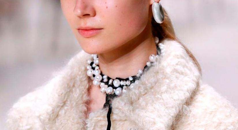 5 téli ékszertrend, amitől még a legegyszerűbb outfit is luxusnak hat