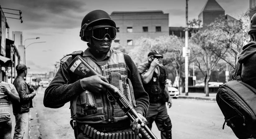 Vérfürdő egy kocsmában: kilenc embert lőttek agyon