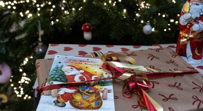 Kiderült, mennyit költenek a 30 év alattiak karácsonyi ajándékra