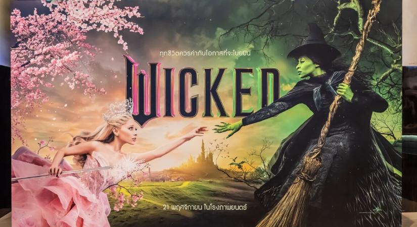 Ez a film hivatalosan is megelőzte A Gyűrűk Ura egyik legjobb részét