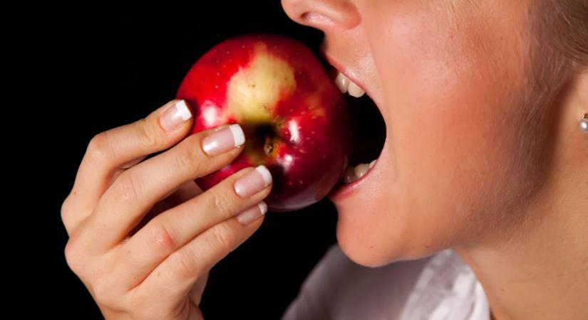 Így kerülhetnek egyetlen falattal férgek, peték, baktériumok és mérgek a szervezetedbe