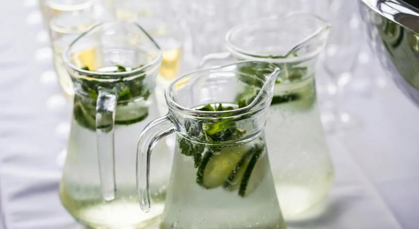 Most mindenki erre esküszik – ezért isszák sokan az uborkás vizet