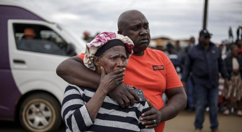 Fegyveresek csoportja nyitott tüzet egy fogadó vendégeire Dél-Afrikában