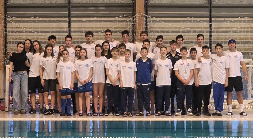 Ötven érmet szereztek a BÁCSVÍZ KVSC úszói