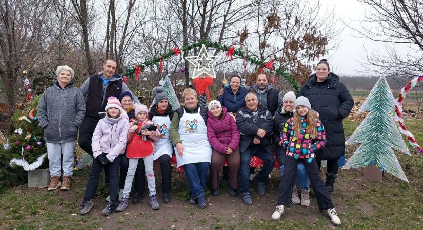 Délelőtt szeretetvendégség, délután ablaknyitogató Andiéknál