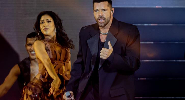 Ricky Martin a Bazilika előtti karácsonyi vásárban bukkant fel