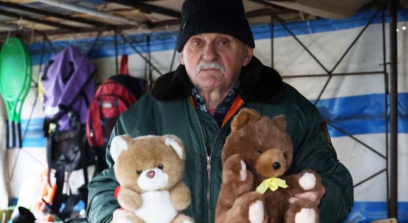 Kétkerekű és szőkített hajú, lestrapált kincsek mosolyogtak ránk a kaposvári vásárban