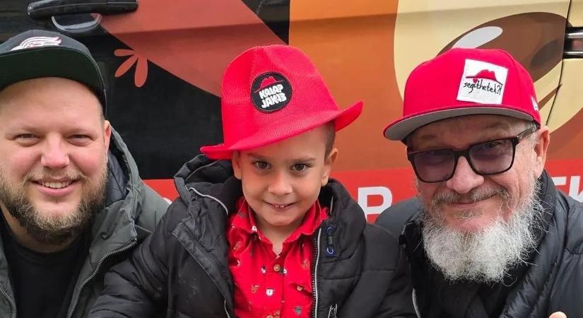 „Na, szia, mentő!” – Kalap Jakab dallá varázsolta a négyéves hős történetét