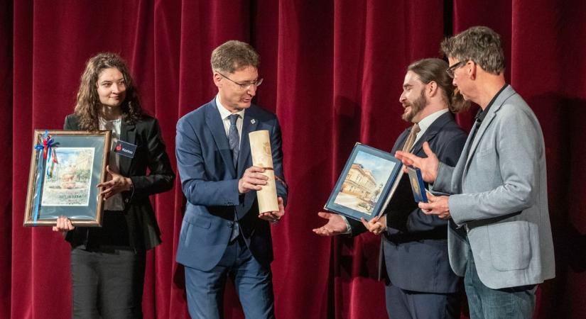 Rangos színházi elismerést kapott Ladányi Júlia és az Örökség Csoport Művészeti Egyesület