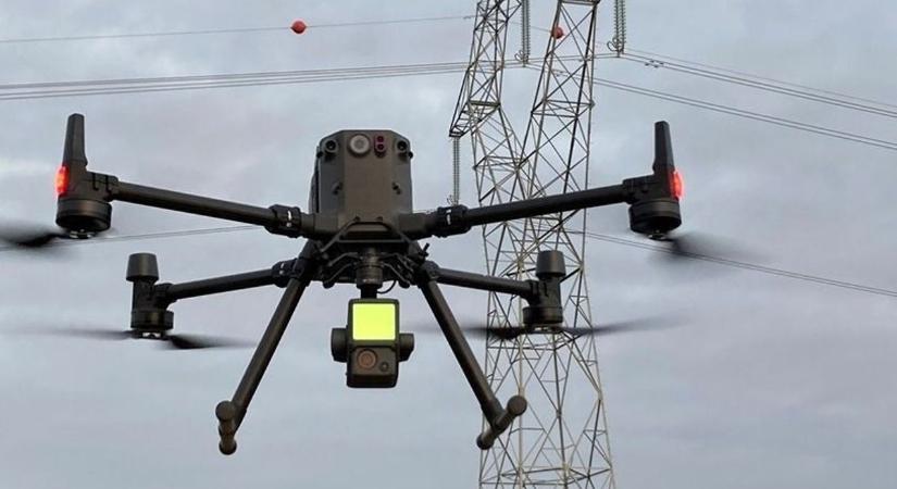 Kétszázhúsz tonnás gépszörgy érkezett Magyarország hatodik legnagyobb városába: 140 ezer embernek mostantól könnyebb lesz az élete