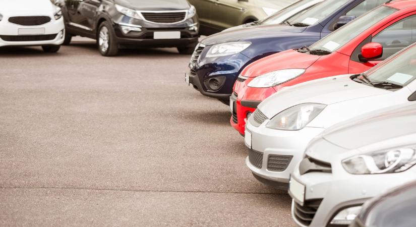 Hány kilométernyi hatótáv marad, amikor felgyullad a tartalék? Nem érdemes halogatni, mert néha nagyon kevés