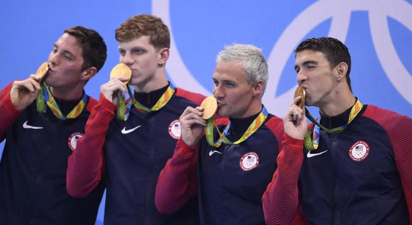 Olimpiai aranyérmei felét elárverezi a botrányhős úszóbajnok
