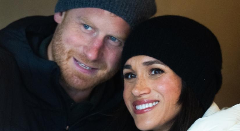 Harryék karácsonyi lapja túlszárnyalta Katalinék családi portréját: friss fotón Archie és Lilibet, akik elképesztően sokat nőttek