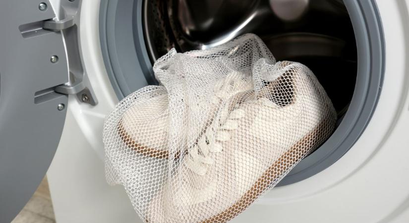 Így mosd ki a cipődet mosógépben, hogy újra olyan legyen, mint új korában