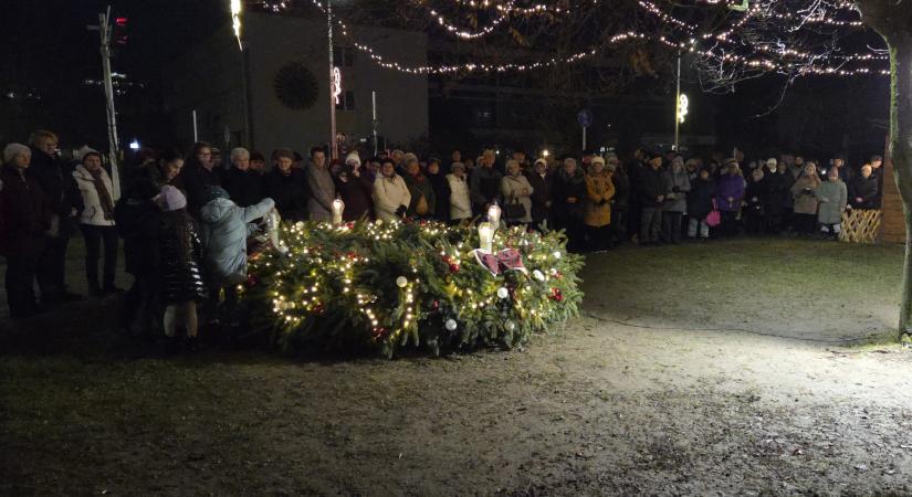 Fellobbant a szeretet lángja Nagyatádon