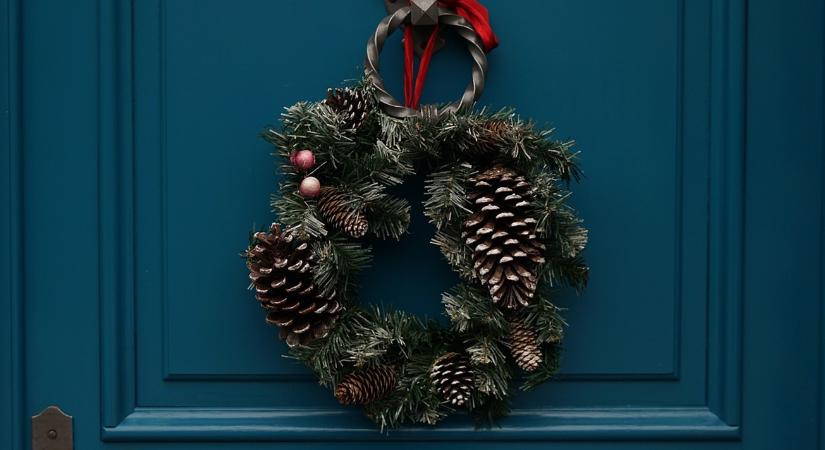 Egyszerű téli dekorok a kertből – filléres ötletek