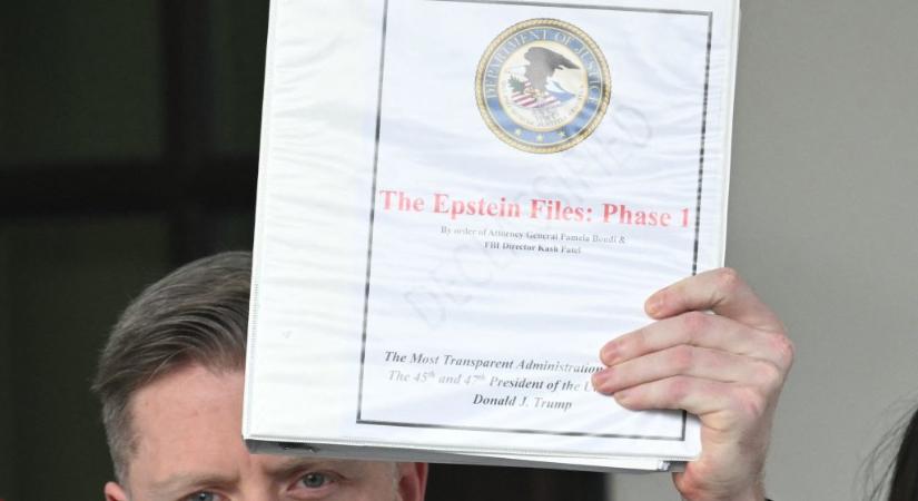 Magyarázat nélkül tűnt el több fotó az Epstein-aktáknak létrehozott weboldalról