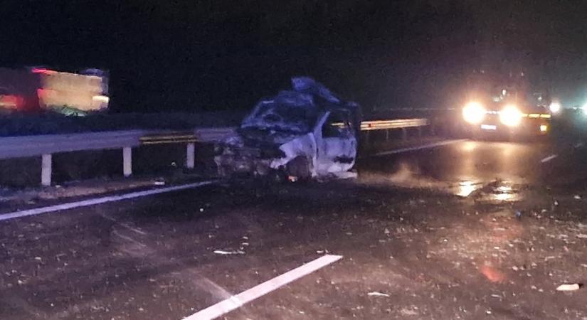 Súlyos baleset az M3-ason, Szihalomnál, lezárták a pályát