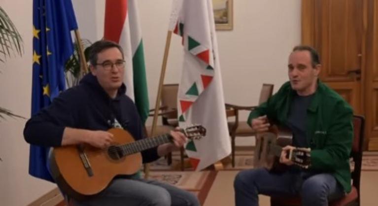 Dalra fakadt Karácsony Gergely, így kívánt boldog karácsonyt