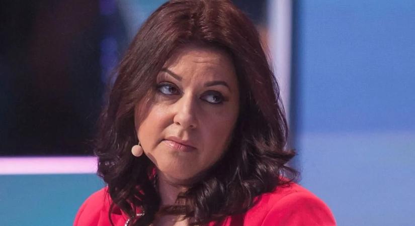 „Alkalmatlan vagy bármire” – Erdélyi Mónikát gyűlölködő üzenetekkel bombázzák, de nem tűr tovább!