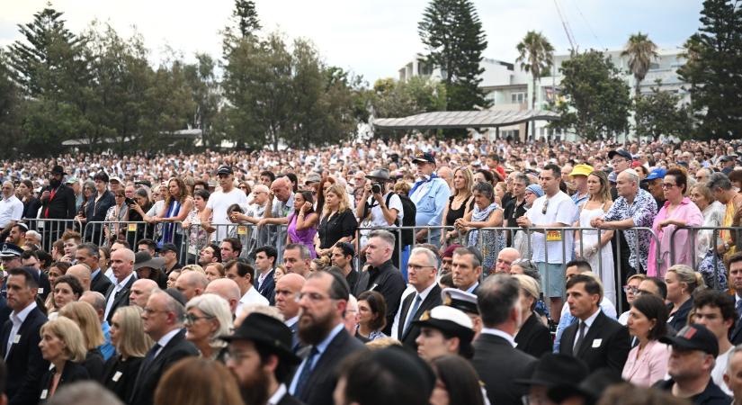 Taps és fütty a sydney iszlamista strandvérengzés miatt tartott megemlékezésen