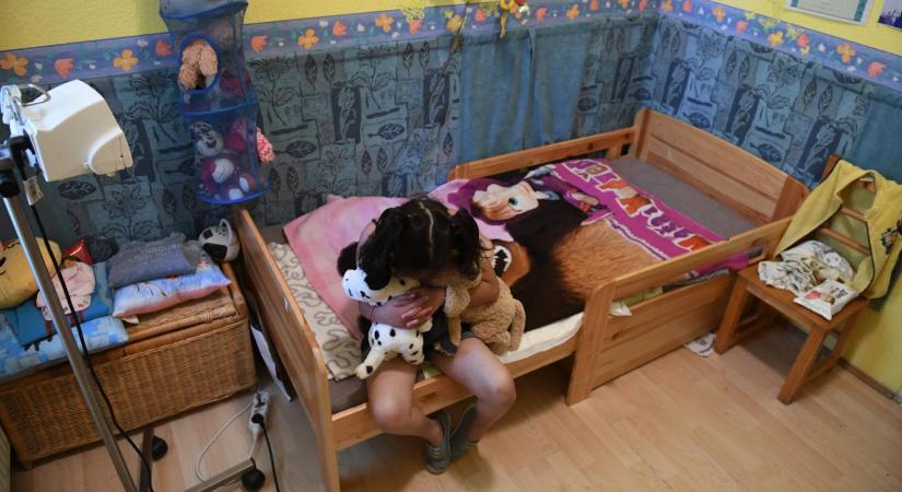 „Elvesszük a családi környezetből ezeket a gyerekeket, berakjuk egy intézménybe, és mi is elkezdjük bántani őket” - Megszólalt a fóti gyermekotthon egyik korábbi dolgozója