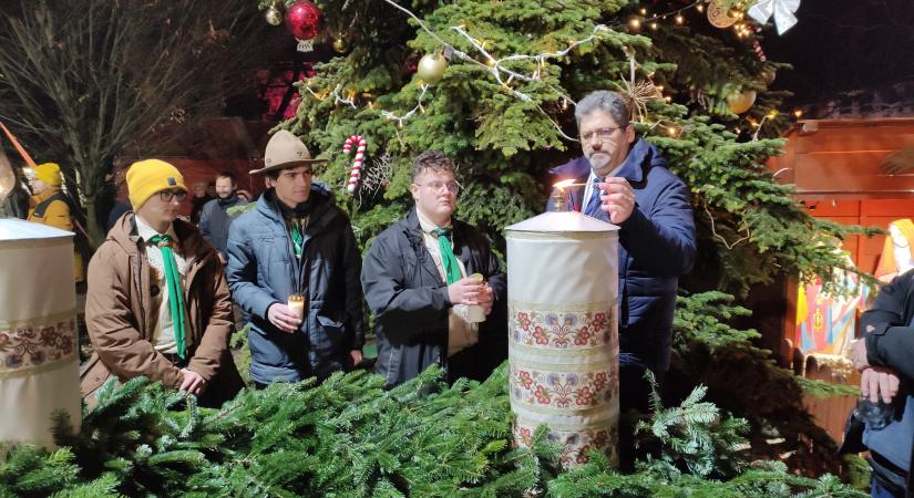 Meggyújtották a negyedik adventi gyertyát