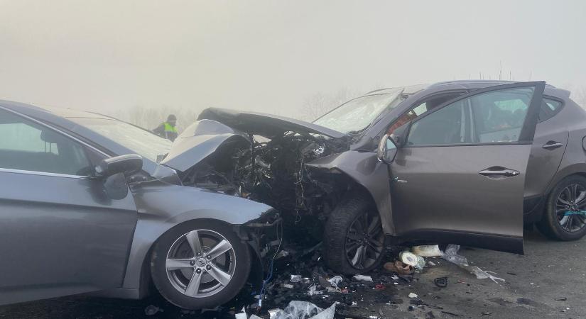 Halálos baleset: az egyik sofőr meghalt a rendkívül nagy erejű ütközésben