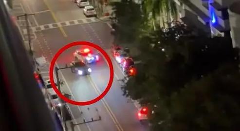 Nekiment a lopott Ferrarival a rendőrautónak, majd a villanyoszlopnak hajtott! Íme a videó!