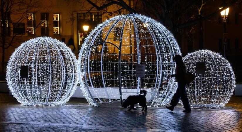 Adventi díszkivilágítás Székesfehérváron